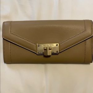 Michael Kors wallet NWT